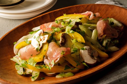 セロリと生ハムのサラダ